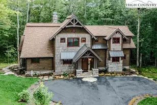 952 Sweetgrass Dr, Blowing Rock, NC 28605 - Photo 2