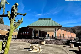 215 S Jefferson Station Pl, West Jefferson, NC 28694 - Photo 2