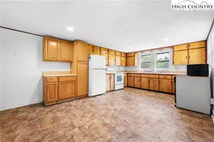 169 Railroad St, Newland, NC 28657 - Photo 26