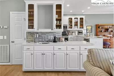 233 Lakeview Place #D-2, Jefferson, NC 27640 - Photo 8
