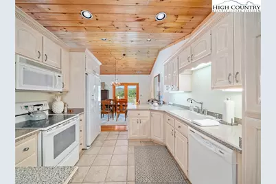 832 Hemlock Drive, Newland, NC 28657 - Photo 8