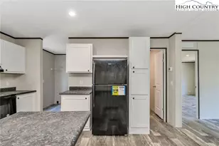 324 Center Ln, Thurmond, NC 28683 - Photo 22