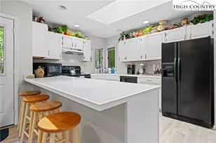 137 Staghorn Hollow Rd, Beech Mountain, NC 28604 - Photo 8