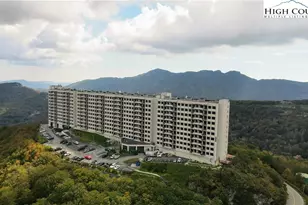 303 Sugar Top Dr, Sugar Mountain, NC 28604 - Photo 2