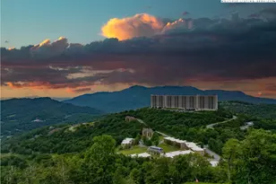 303 Sugar Top Dr, Sugar Mountain, NC 28604 - Photo 2