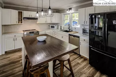 640 Fairview Heights, Boone, NC 28607 - Photo 18