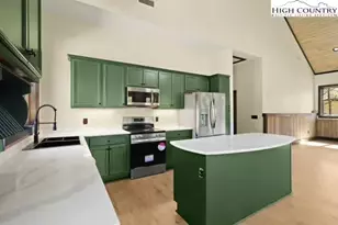 790 Howard Edmisten Rd, Sugar Grove, NC 28679 - Photo 4