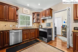 220 Village Dr, Blowing Rock, NC 28605 - Photo 6