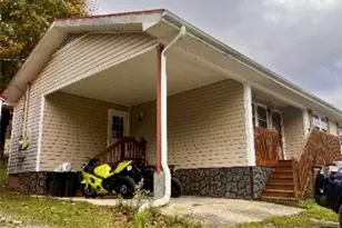 34 Leon Holder Ln, Elk Park, NC 28622 - Photo 2