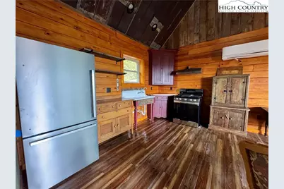 402 Turkey Knob Lane, Elk Park, NC 28622 - Photo 14