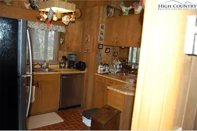 202 Knoll Circle, Newland, NC 28657 - Photo 6