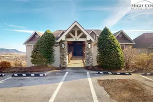 200 Trails End, Sugar Mountain, NC 28604 - Photo 2