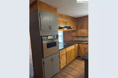 94 Kemp Street, Sparta, NC 28675 - Photo 2