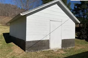 4560 Nc Hwy 18 Hwy, Sparta, NC 28675 - Photo 12