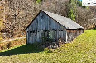 226 Loves Knob Rd, Sugar Grove, NC 28679 - Photo 18