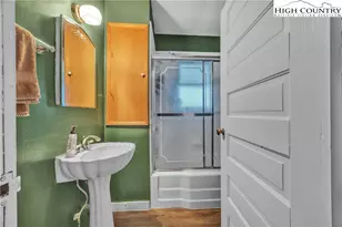 984 Cloverdale Ln, Independence, VA 24348 - Photo 16