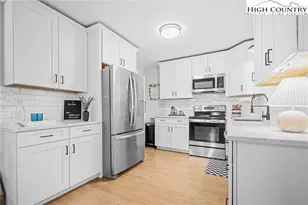 405 Sleepy Hollow Ln, Banner Elk, NC 28604 - Photo 8