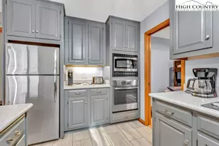 191 Mossy Creek Ln, Sugar Mountain, NC 28604 - Photo 18