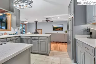 191 Mossy Creek Ln, Sugar Mountain, NC 28604 - Photo 20