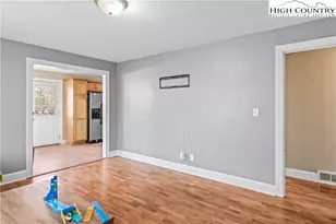 133 South St, Elkin, NC 28621 - Photo 6