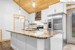 1171 Little Elk Rd, Elk Park, NC 28622 - Photo 14