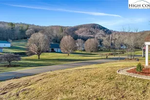 566 Buck Mountain Cir, West Jefferson, NC 28694 - Photo 4