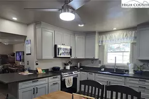 325 Sawyers Rd, Warrensville, NC 28693 - Photo 20