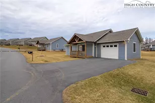 424 Townhomes Pl, Boone, NC 28607 - Photo 2