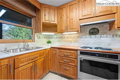 211 Apple Way, Blowing Rock, NC 28605 - Photo 12