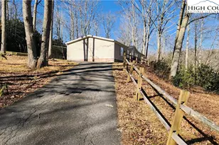 68 Rhoneys Vw Rd, Newland, NC 28657 - Photo 2