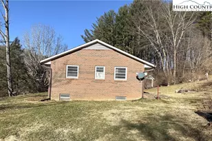 288 Sussex Rd, Grassy Creek, NC 28631 - Photo 2