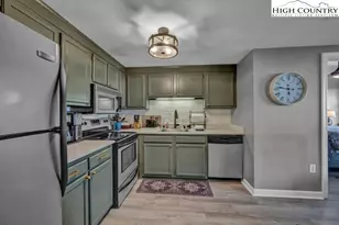 303 Sugar Top Dr, Sugar Mountain, NC 28604 - Photo 4