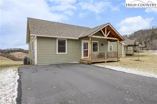 196 Miller Meadow Ln, Boone, NC 28607 - Photo 2
