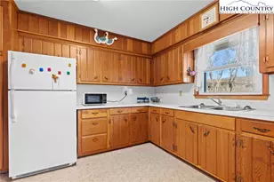 210 Gentry St, Jefferson, NC 28640 - Photo 18