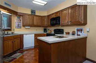 884 Chetola Lakes Dr, Blowing Rock, NC 28605 - Photo 14