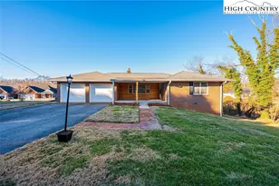 620 Diamondhead Dr, Lenoir, NC 28645 - Photo 2