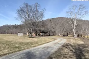 2752 Broadstone Rd, Banner Elk, NC 28604 - Photo 2
