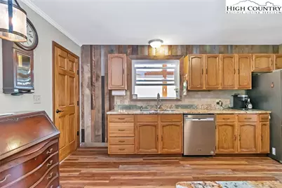 91 Red Oak, Newland, NC 28657 - Photo 20