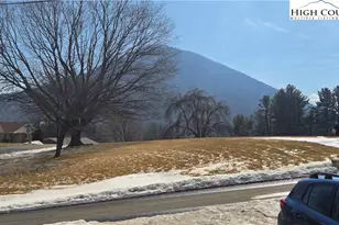 125 Benfield Dr, Jefferson, NC 28640 - Photo 2