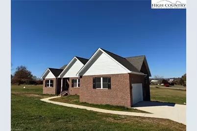 130 Oak Pointe Lane, Wilkesboro, NC 28697 - Photo 2