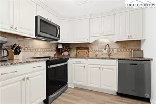 303 Sugar Top Dr, Sugar Mountain, NC 28604 - Photo 10