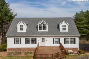 449 Meadow Ridge Dr, Jefferson, NC 28640 - Photo 2