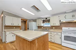 160 Disney Ln, Newland, NC 28657 - Photo 20