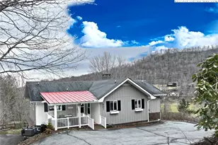 601 Mountain Glen Dr, Newland, NC 28657 - Photo 2