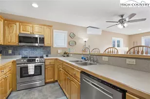 157 Hawks Peak Ln, Banner Elk, NC 28604 - Photo 10