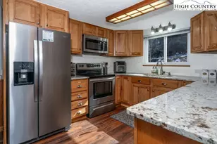 1040 Sugar Mountain Dr, Sugar Mountain, NC 28604 - Photo 4