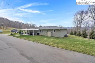 11974 N Hwy 421, Zionville, NC 26989 - Photo 4