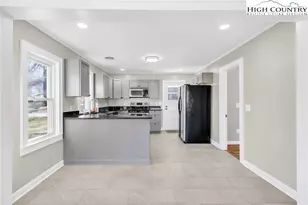 186 King St, West Jefferson, NC 28694 - Photo 16