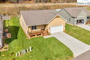 264 W Evergreen St, West Jefferson, NC 28694 - Photo 36