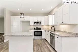 264 W Evergreen St, West Jefferson, NC 28694 - Photo 8